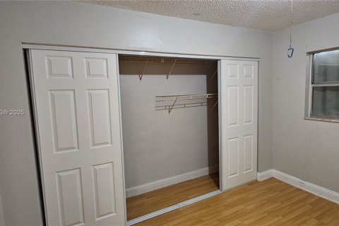 Condo in Oakland Park, Florida, 2 bedrooms  № 1861754 - photo 3