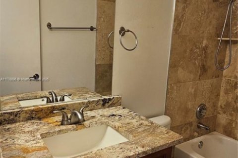 Condo in Oakland Park, Florida, 2 bedrooms  № 1861754 - photo 12