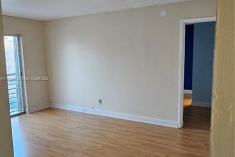 Condo in Oakland Park, Florida, 2 bedrooms  № 1861754 - photo 4