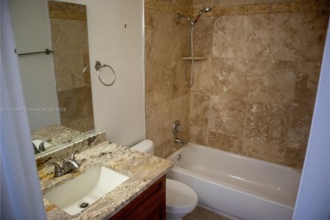 Condo in Oakland Park, Florida, 2 bedrooms  № 1861754 - photo 18