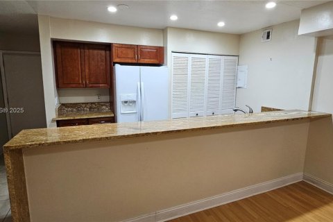 Condo in Oakland Park, Florida, 2 bedrooms  № 1861754 - photo 24