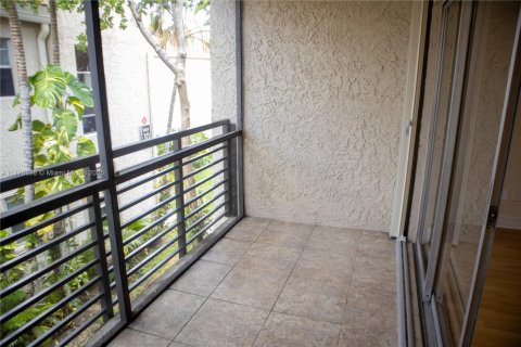 Condo in Oakland Park, Florida, 2 bedrooms  № 1861754 - photo 15