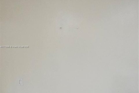 Condo in Oakland Park, Florida, 2 bedrooms  № 1861754 - photo 16