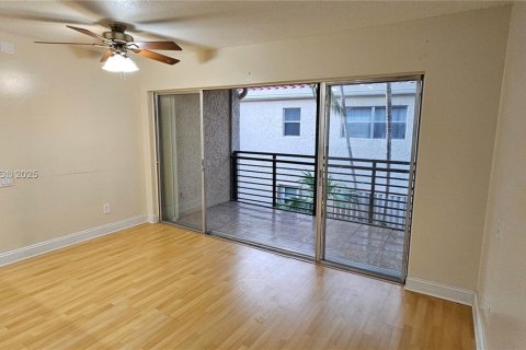 Condo in Oakland Park, Florida, 2 bedrooms  № 1861754 - photo 2