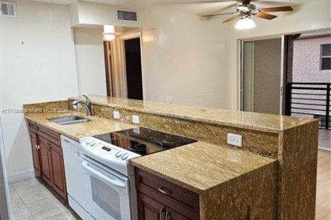 Condo in Oakland Park, Florida, 2 bedrooms  № 1861754 - photo 9
