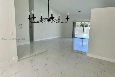 Casa en alquiler en Plantation, Florida, 4 dormitorios, 212.19 m2 № 2055571 - foto 7