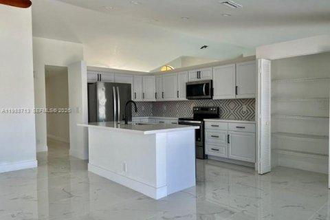 Casa en alquiler en Plantation, Florida, 4 dormitorios, 212.19 m2 № 2055571 - foto 16