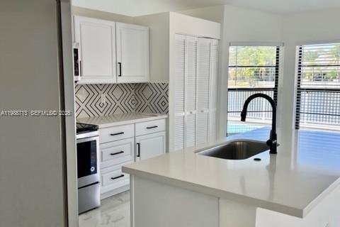 Casa en alquiler en Plantation, Florida, 4 dormitorios, 212.19 m2 № 2055571 - foto 14