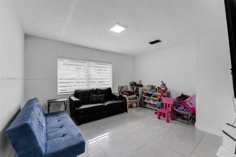 Купить виллу или дом в Майами, Флорида 5 спален, 203.55м2, № 1974308 - фото 15