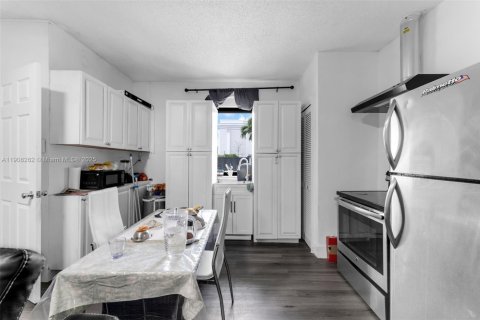 Купить виллу или дом в Майами, Флорида 5 спален, 203.55м2, № 1974308 - фото 9