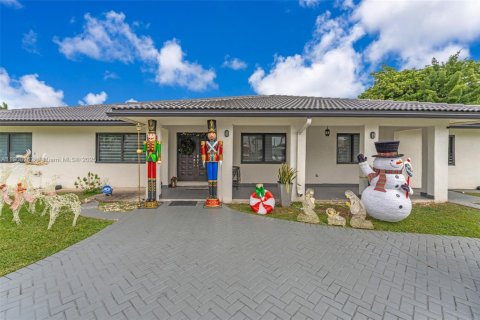 Купить виллу или дом в Майами, Флорида 5 спален, 203.55м2, № 1974308 - фото 1