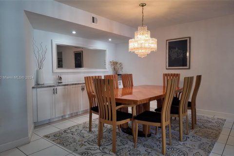 Copropriété à louer à Hollywood, Floride: 2 chambres, 145.86 m2 № 1727932 - photo 5