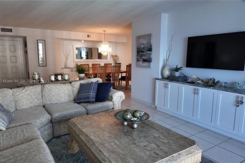 Copropriété à louer à Hollywood, Floride: 2 chambres, 145.86 m2 № 1727932 - photo 3