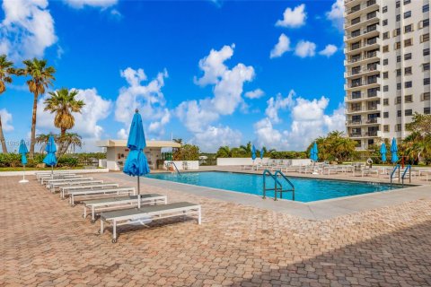 Copropriété à louer à Hollywood, Floride: 2 chambres, 145.86 m2 № 1727932 - photo 26