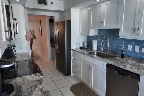 Copropriété à louer à Hollywood, Floride: 2 chambres, 145.86 m2 № 1727932 - photo 9