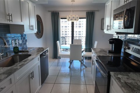 Copropriété à louer à Hollywood, Floride: 2 chambres, 145.86 m2 № 1727932 - photo 7