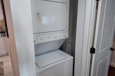 Copropriété à louer à Hollywood, Floride: 2 chambres, 145.86 m2 № 1727932 - photo 14