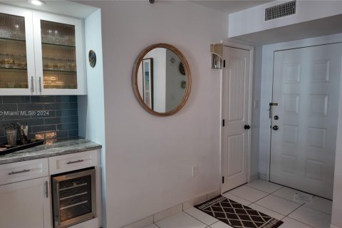 Copropriété à louer à Hollywood, Floride: 2 chambres, 145.86 m2 № 1727932 - photo 6
