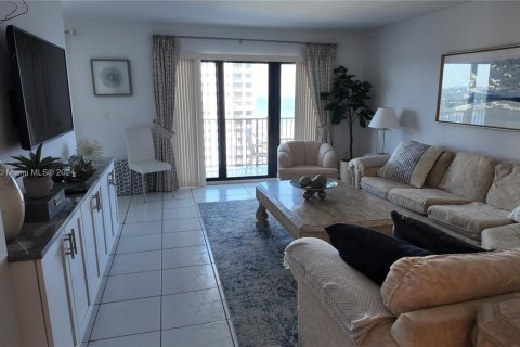 Copropriété à louer à Hollywood, Floride: 2 chambres, 145.86 m2 № 1727932 - photo 4