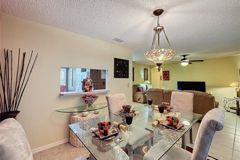 House in Clermont, Florida 2 bedrooms, 129.51 sq.m. № 1773013 - photo 2