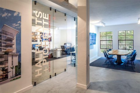 Immobilier commercial à louer à Tampa, Floride: 1478.82 m2 № 1334249 - photo 3