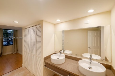 Снять в аренду кондоминиум в Авентура, Флорида 2 спальни, 100.61м2, № 1990861 - фото 6