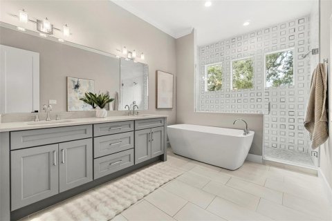 House in Tampa, Florida 5 bedrooms, 327.11 sq.m. № 1910761 - photo 25