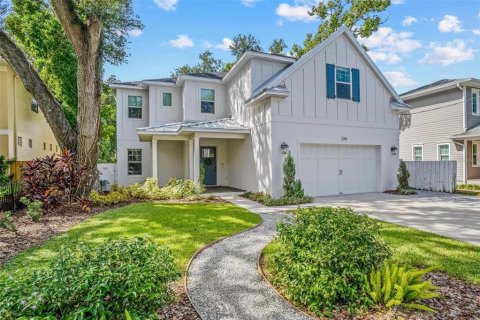House in Tampa, Florida 5 bedrooms, 327.11 sq.m. № 1910761 - photo 1