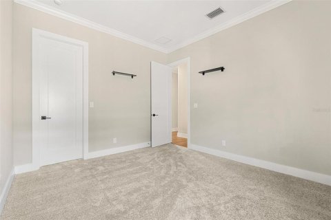 House in Tampa, Florida 5 bedrooms, 327.11 sq.m. № 1910761 - photo 29