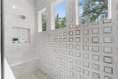 House in Tampa, Florida 5 bedrooms, 327.11 sq.m. № 1910761 - photo 27