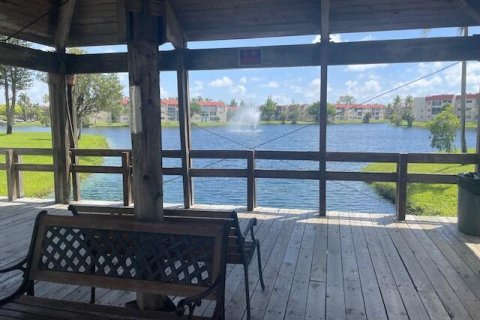 Condo in Sunrise, Florida, 2 bedrooms № 2083684 - photo 18