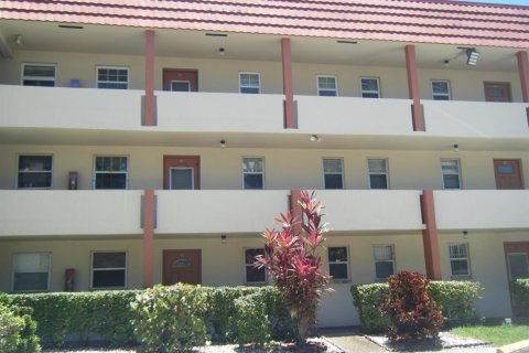 Condo in Sunrise, Florida, 2 bedrooms № 2083684 - photo 16