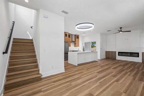Adosado en venta en Orlando, Florida, 3 dormitorios, 162.67 m2 № 2315105 - foto 4