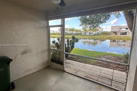 Adosado en alquiler en Weston, Florida, 2 dormitorios, 91.97 m2 № 1995695 - foto 3