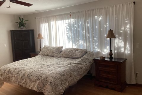 Villa ou maison à louer à Lake Worth, Floride: 4 chambres, 297.29 m2 № 860481 - photo 1