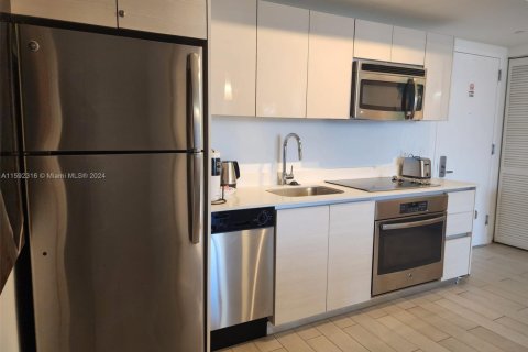 Condo in Hallandale Beach, Florida, 2 bedrooms  № 1696641 - photo 11