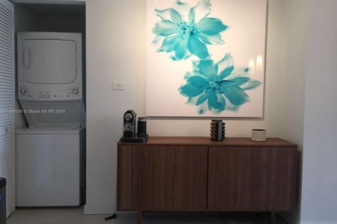 Condo in Hallandale Beach, Florida, 2 bedrooms  № 1696641 - photo 14