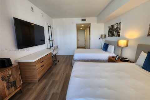 Condo in Hallandale Beach, Florida, 2 bedrooms  № 1696641 - photo 23