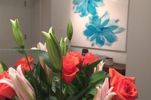 Condo in Hallandale Beach, Florida, 2 bedrooms  № 1696641 - photo 2