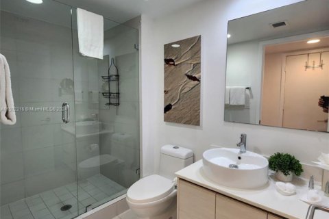 Condo in Hallandale Beach, Florida, 2 bedrooms  № 1696641 - photo 27