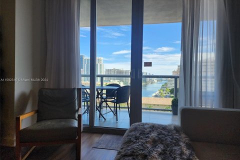 Condo in Hallandale Beach, Florida, 2 bedrooms  № 1696641 - photo 29