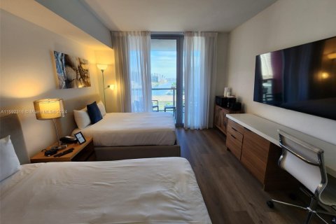 Condo in Hallandale Beach, Florida, 2 bedrooms  № 1696641 - photo 21