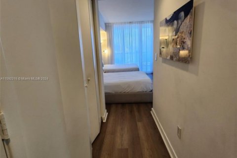 Condo in Hallandale Beach, Florida, 2 bedrooms  № 1696641 - photo 24