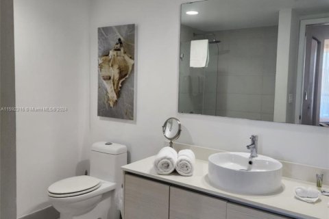 Condo in Hallandale Beach, Florida, 2 bedrooms  № 1696641 - photo 19