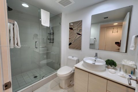 Condo in Hallandale Beach, Florida, 2 bedrooms  № 1696641 - photo 28