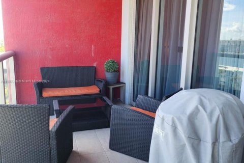 Condo in Hallandale Beach, Florida, 2 bedrooms  № 1696641 - photo 30