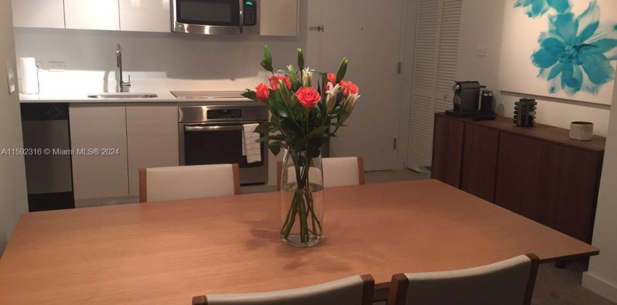 Condo in Hallandale Beach, Florida, 2 bedrooms № 1696641