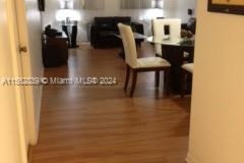 Condominio en venta en Doral, Florida, 2 dormitorios, 92.16 m2 № 1812184 - foto 10