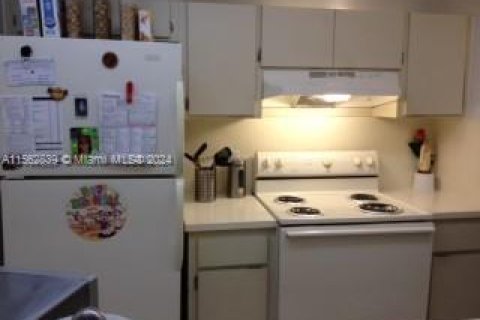 Condominio en venta en Doral, Florida, 2 dormitorios, 92.16 m2 № 1812184 - foto 1