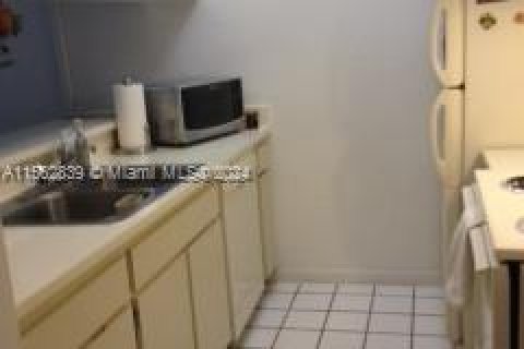 Condominio en venta en Doral, Florida, 2 dormitorios, 92.16 m2 № 1812184 - foto 2